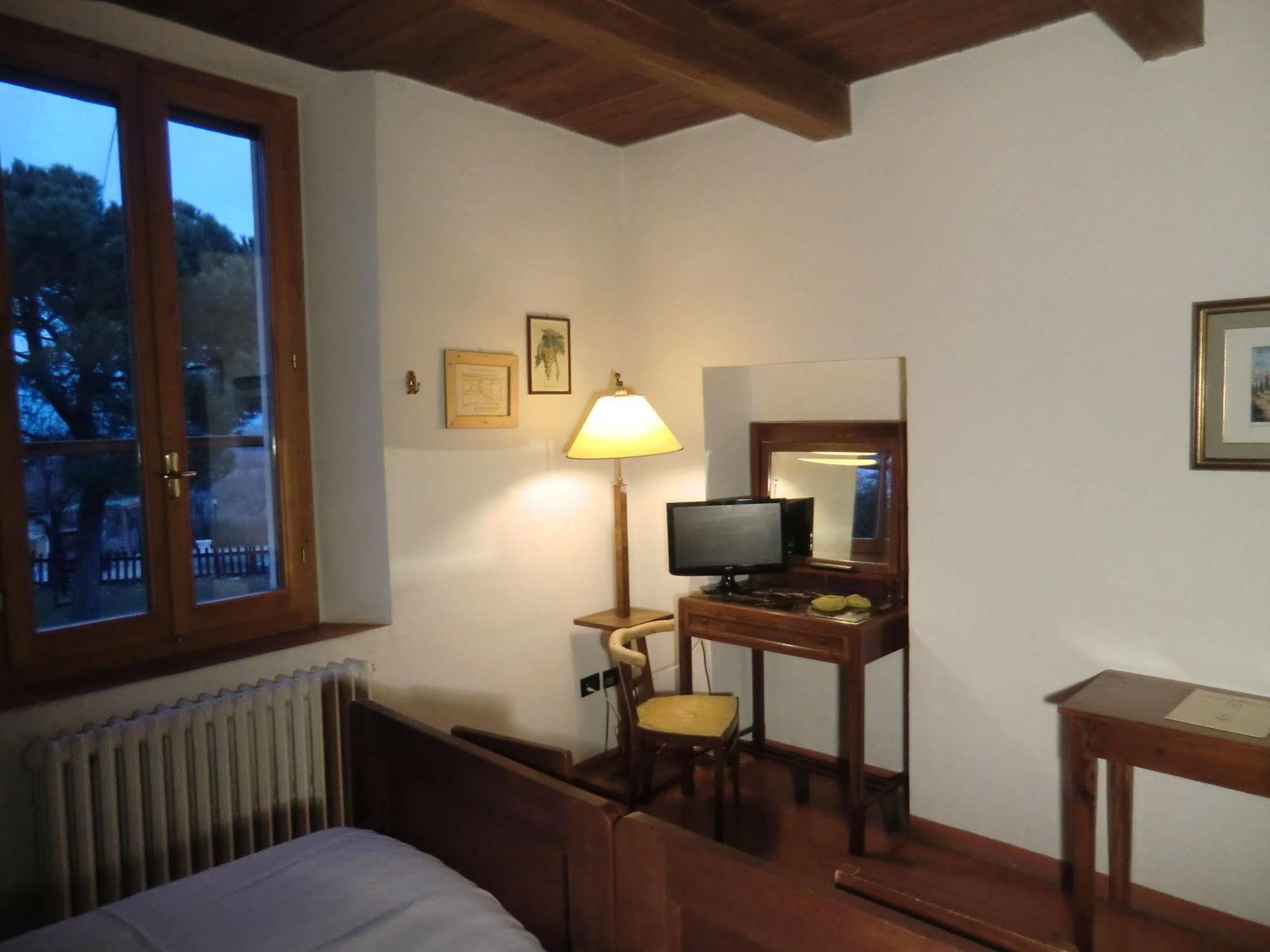 Agriturismo Ca'De'Gatti ฟาเอนซา ภายนอก รูปภาพ